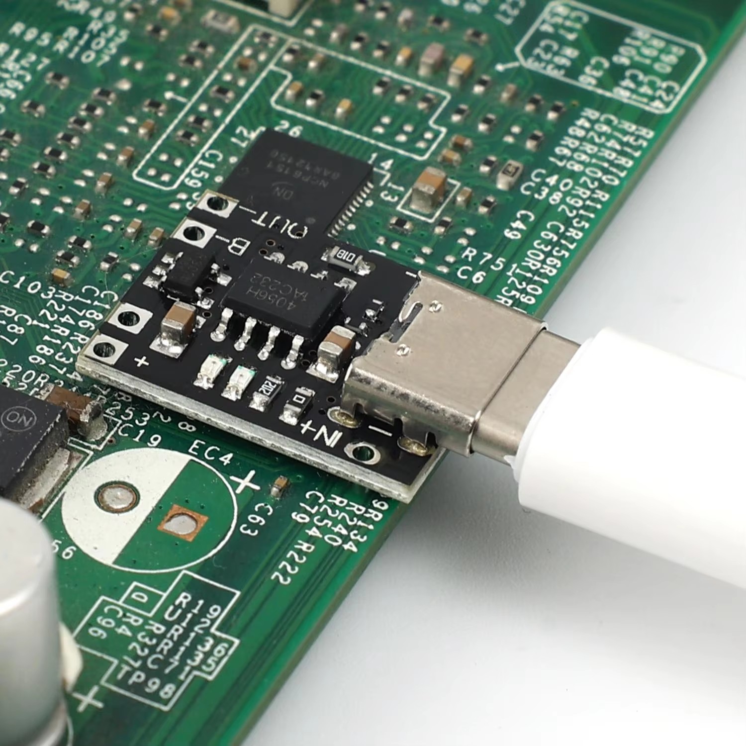 لوحة شحن وتفريغ بطارية ليثيوم  - مراجعة Li Ion Charger Module وسعره